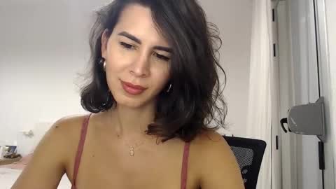 Snapshot of layladarkeyes chatting on 8, 10, 2025 Layla online show from 8, 10, 2025
