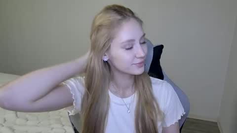 LaylaPretty001 online show from 11, 11, 2025