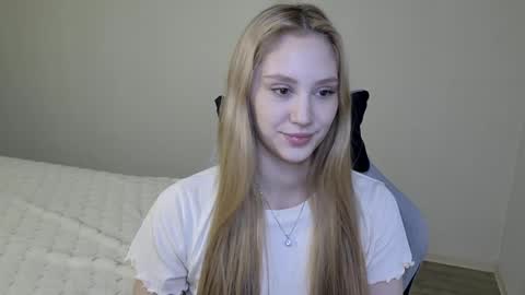 LaylaPretty001 online show from 12, 11, 2025