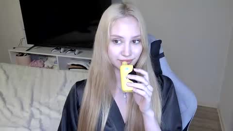Snapshot of laylapretty001 chatting on 5, 6, 2026 LaylaPretty001 online show from 5, 6, 2026