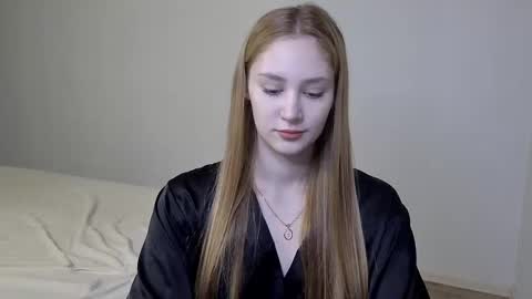 Laylla001 online show from 2, 1, 2025