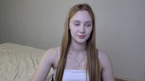 Laylla001 online show from 9, 1, 2025