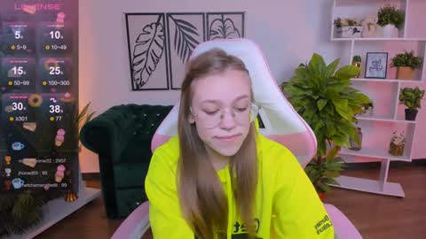 layriantavee online show from 2, 2, 2025