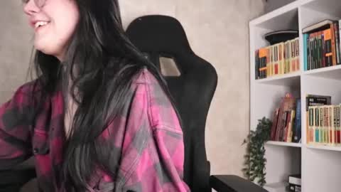 Snapshot of lazynut chatting on 4, 12, 2025 Lisa online show from 4, 12, 2025