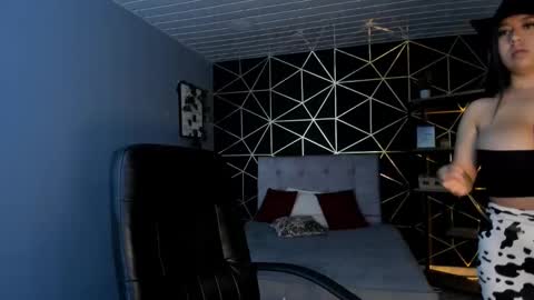 Snapshot of lea_velle chatting on 21, 10, 2025 Lea Velle online show from 21, 10, 2025