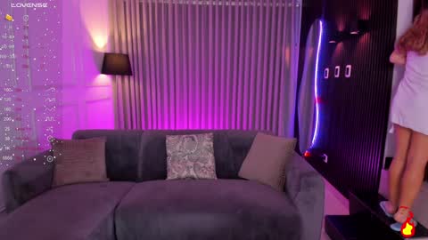 Snapshot of leah_greyy chatting on 30, 12, 2024 Leah Greyy online show from 30, 12, 2024
