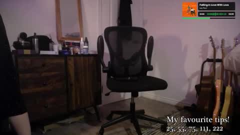 Snapshot of leah_lust_ chatting on 8, 11, 2025 leah_lust_ online show from 8, 11, 2025