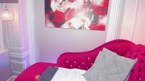 Snapshot of leah_naughty4u chatting on 11, 4, 2026 LEAH online show from 11, 4, 2026