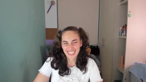 Snapshot of leah_sm chatting on 21, 1, 2025 Laura online show from 21, 1, 2025