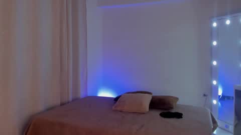 Snapshot of leahaltomm chatting on 26, 2, 2025 leahaltomm online show from 26, 2, 2025