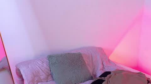 Snapshot of leahangel_ chatting on 27, 6, 2026 LEAH ANGEL online show from 27, 6, 2026