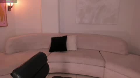 leahnovac online show from 13, 11, 2025