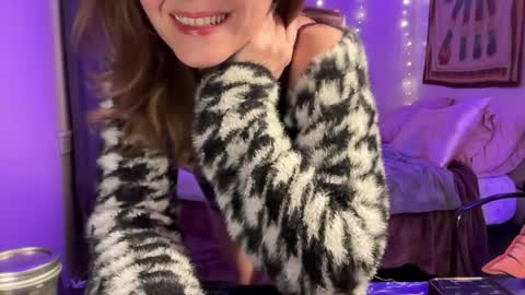 Snapshot of leahsparkles chatting on 25, 12, 2024 Leah Sparkles online show from 25, 12, 2024