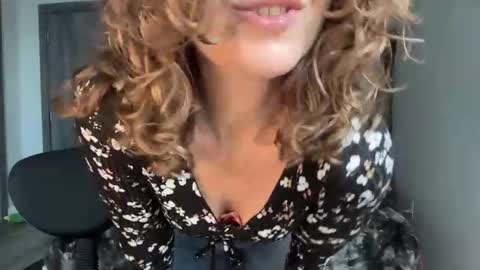 Snapshot of leahsparkles chatting on 21, 5, 2026 Leah Sparkles online show from 21, 5, 2026