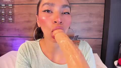 Snapshot of leamonroe__ chatting on 19, 6, 2026 Hey Im Lea online show from 19, 6, 2026