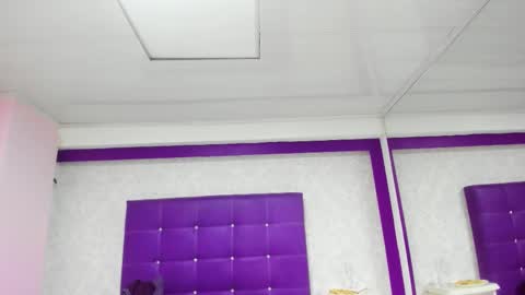 leamoreau__ online show from 23, 11, 2025