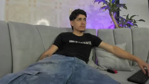 Snapshot of leandro_cooper chatting on 2, 7, 2026 leandro_cooper online show from 2, 7, 2026