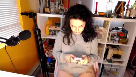 Lea Ray Pie online show from 8, 3, 2025