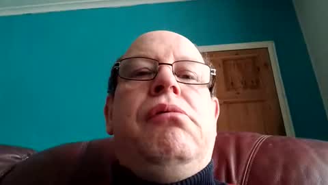 leatherpants68 online show from 17, 4, 2026