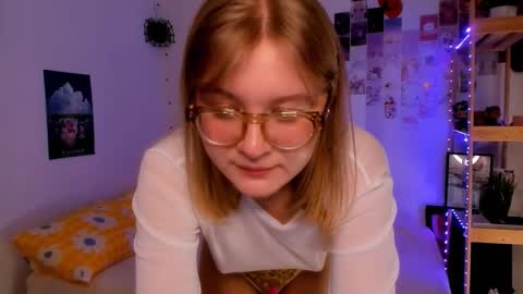 Snapshot of leazy_peasy chatting on 28, 11, 2025 Ellie online show from 28, 11, 2025