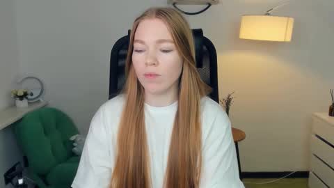 Snapshot of ledacopus chatting on 23, 11, 2025 Lilly online show from 23, 11, 2025