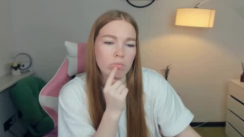 Snapshot of ledacopus chatting on 24, 11, 2025 Lilly online show from 24, 11, 2025