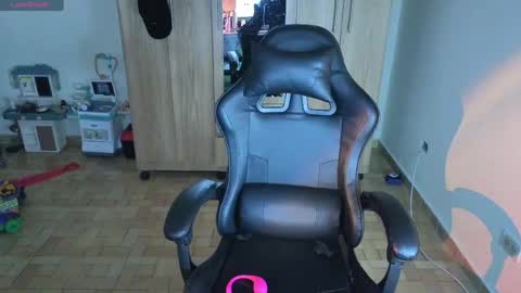 Snapshot of lee_moyalune chatting on 22, 4, 2026 Lee online show from 22, 4, 2026