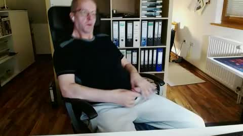 Snapshot of lefti27 chatting on 24, 4, 2026 Dave online show from 24, 4, 2026