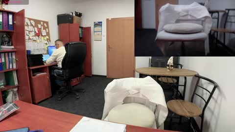 Snapshot of legsl0ng chatting on 12, 12, 2024 LegsLONG online show from 12, 12, 2024