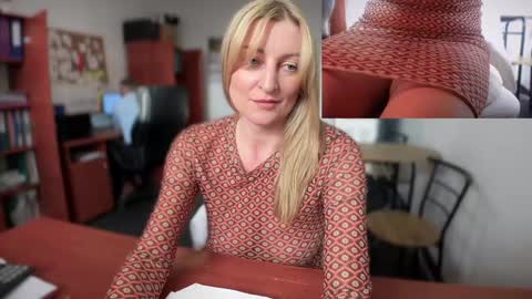 Snapshot of legsl0ng chatting on 28, 12, 2024 LegsLONG online show from 28, 12, 2024