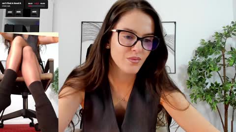 Snapshot of legswattitude chatting on 28, 1, 2025 Elle online show from 28, 1, 2025