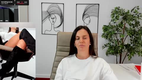 Snapshot of legswattitude chatting on 7, 3, 2025 Elle online show from 7, 3, 2025