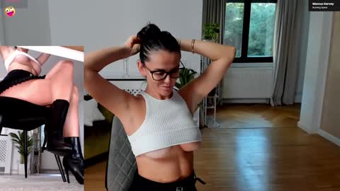 Snapshot of legswattitude chatting on 19, 9, 2025 Elle online show from 19, 9, 2025