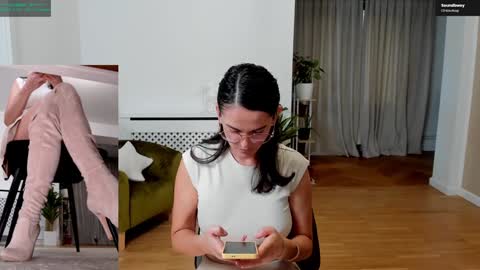 Snapshot of legswattitude chatting on 27, 9, 2025 Elle online show from 27, 9, 2025