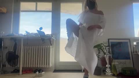 Snapshot of legsylegsinton chatting on 5, 11, 2025 legsylegsinton online show from 5, 11, 2025