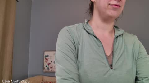 Snapshot of leiaswift chatting on 10, 2, 2025 Leia Swift online show from 10, 2, 2025