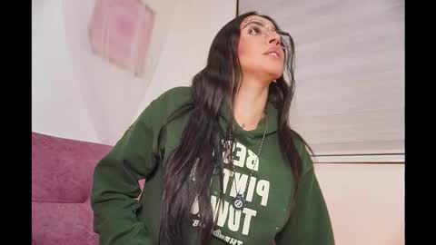 Snapshot of leila_petitee chatting on 16, 11, 2025 Leila online show from 16, 11, 2025