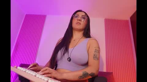 Snapshot of leila_petitee chatting on 10, 2, 2026 Leila online show from 10, 2, 2026