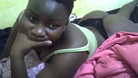 Snapshot of leilah_cute19 chatting on 7, 4, 2026 leilah_cute19 online show from 7, 4, 2026