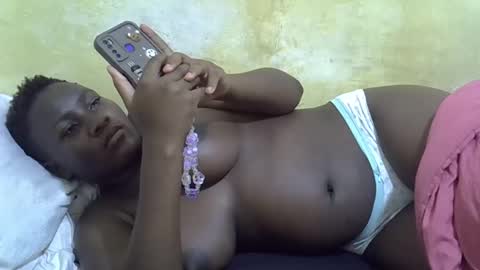 Snapshot of leilah_cute19 chatting on 20, 4, 2026 leilah_cute19 online show from 20, 4, 2026