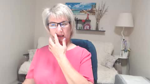Snapshot of leilamays chatting on 17, 10, 2025 Leila Kinky online show from 17, 10, 2025
