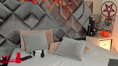 Leizathompson online show from 7, 10, 2025