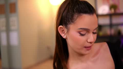 Snapshot of lena_laurent chatting on 31, 3, 2026 Lena Laurent online show from 31, 3, 2026