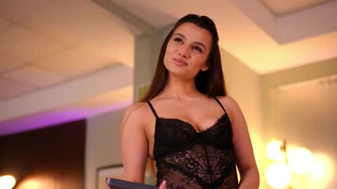 Snapshot of lena_laurent chatting on 22, 4, 2026 Lena Laurent online show from 22, 4, 2026