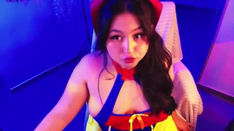 Lenna Kang online show from 1, 12, 2025