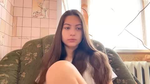 Hellomy name is Natalyits my first day here nice to meet you Give me 50 thumbs ups online show from 29, 4, 2026