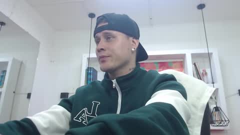 Snapshot of leo_cumming01 chatting on 8, 2, 2025 Yesid online show from 8, 2, 2025