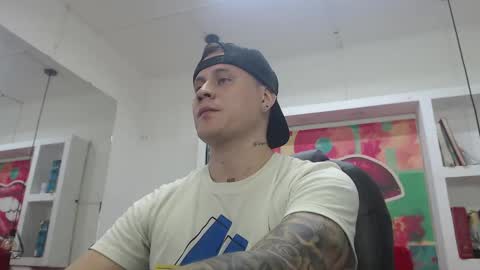 Snapshot of leo_cumming01 chatting on 18, 2, 2025 Yesid online show from 18, 2, 2025