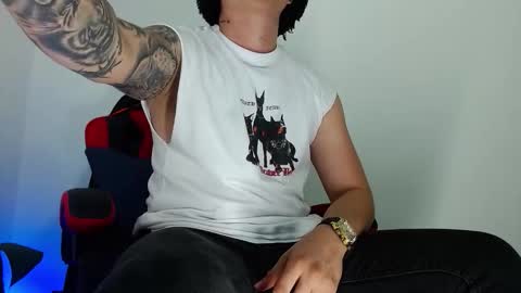 Snapshot of leo_cumming01 chatting on 23, 11, 2025 Yesid online show from 23, 11, 2025