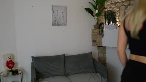 Snapshot of leokitty_ chatting on 10, 2, 2026 leokitty online show from 10, 2, 2026